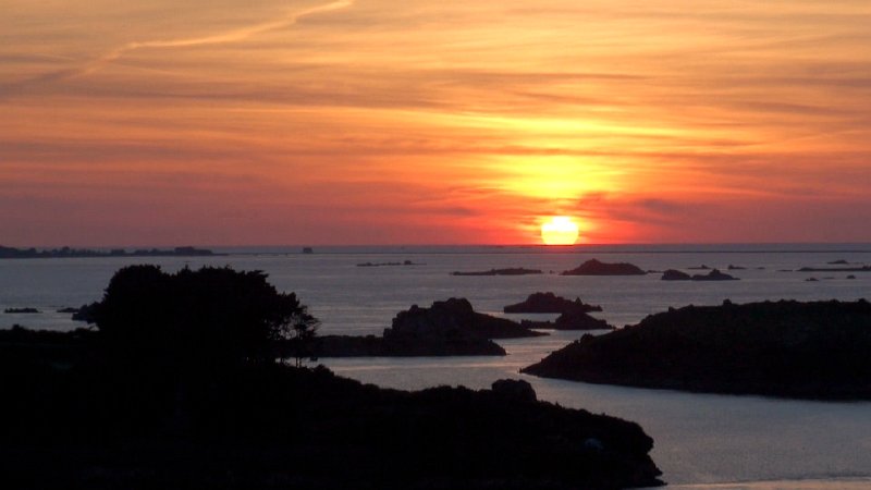 Still 110.jpeg - Sonnenuntergang, Sillon de Talbert - �: W. Wenger